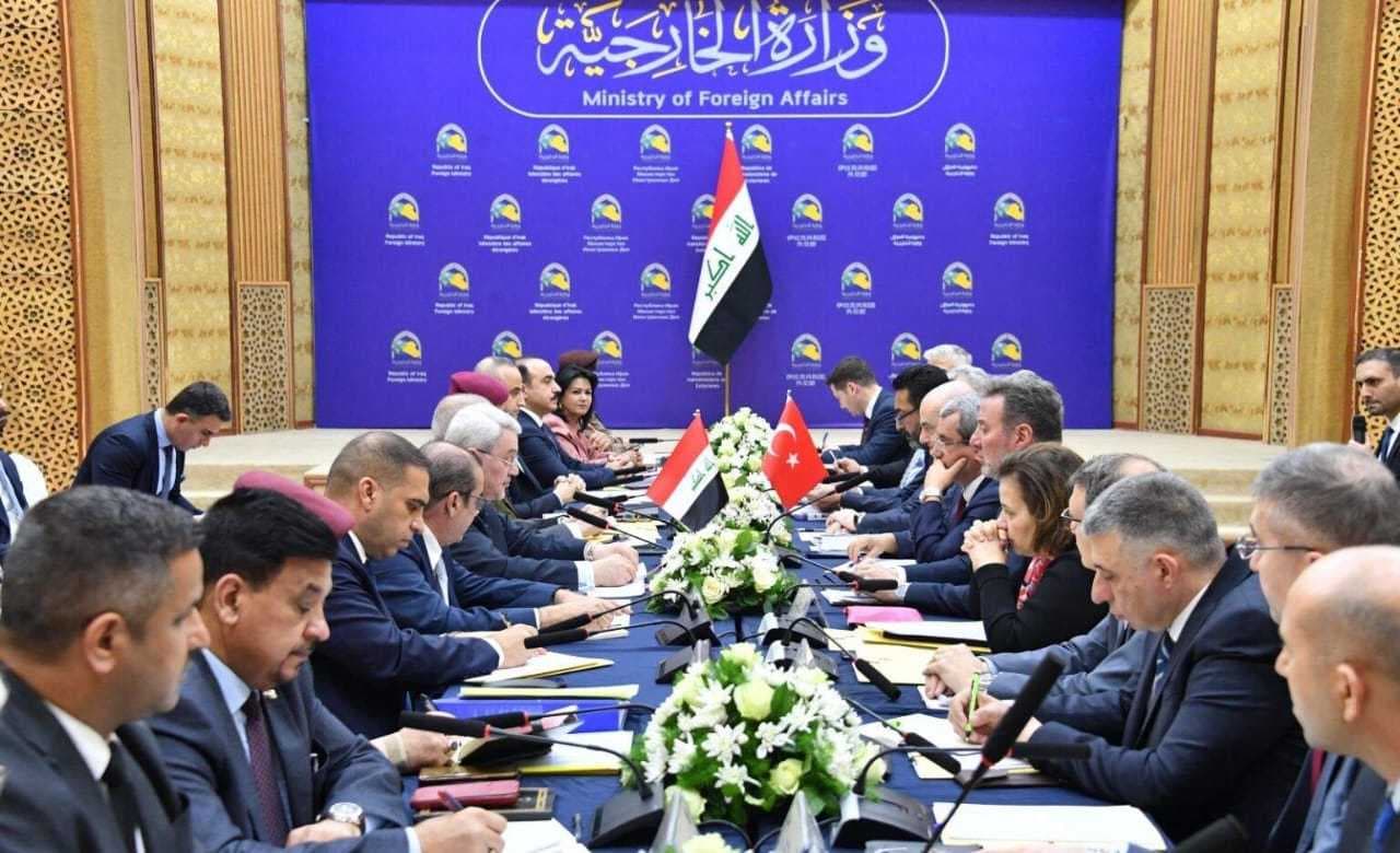 العراق وتركيا يناقشان العلاقات الثنائيَّة بين البلدين على المُستويات السياسيَّة والاقتصاديّة
