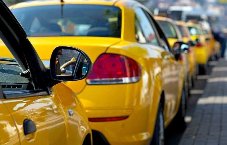 بينها التكسي.. توجه حكومي لفرض ضرائب على 85 جهة