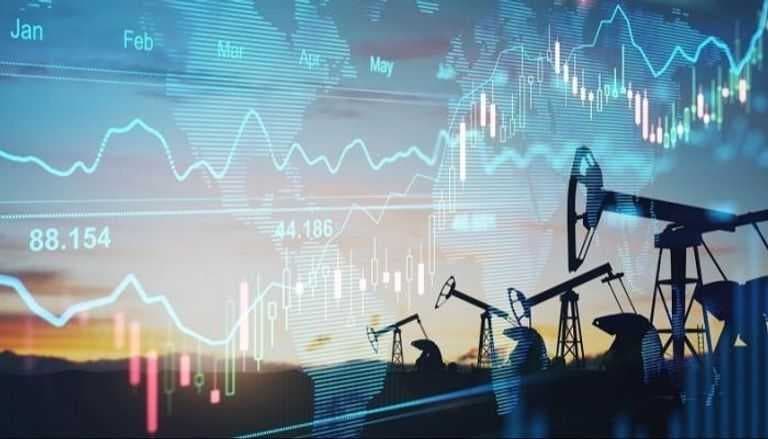 قوة الدولار تطيح بأسعار النفط