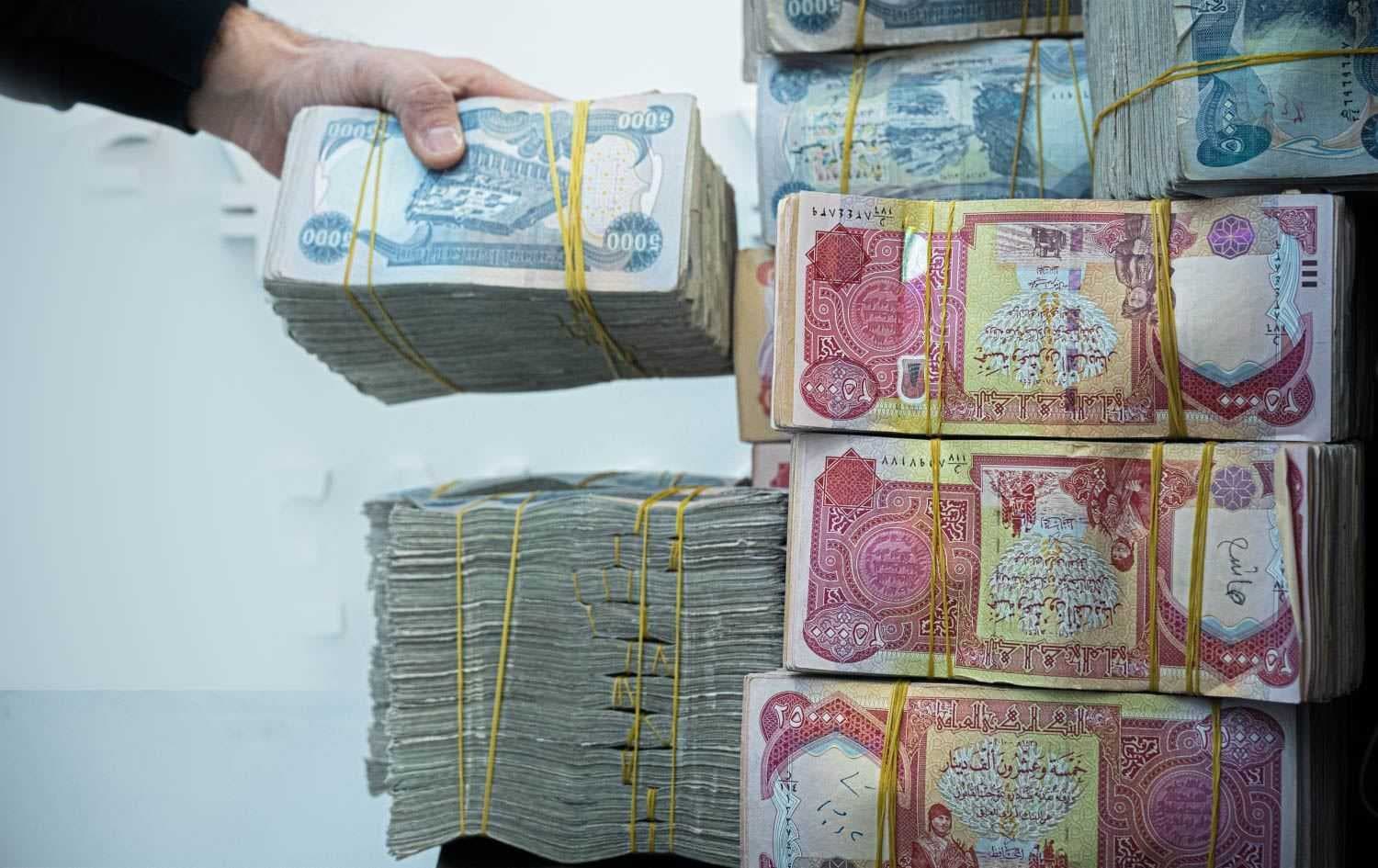 المالية النيابية: سعر الصرف سيستمر بالانخفاض