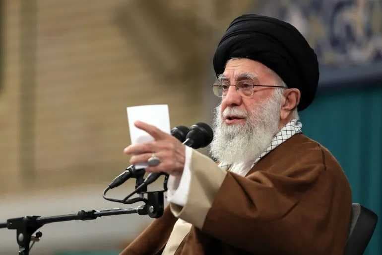 خامنئي مغرداً بالعبرية: اسرائيل ستندم