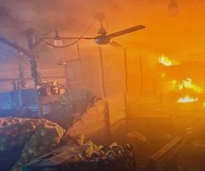 حريق كبير يندلع داخل سوق الكيارة في مدينة الصدر