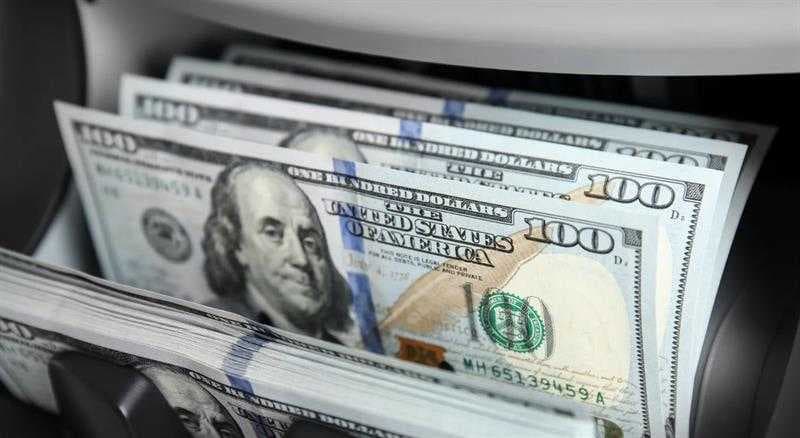 اليوم.. البنك المركزي يبيع 261 مليون دولار إلى الخارج