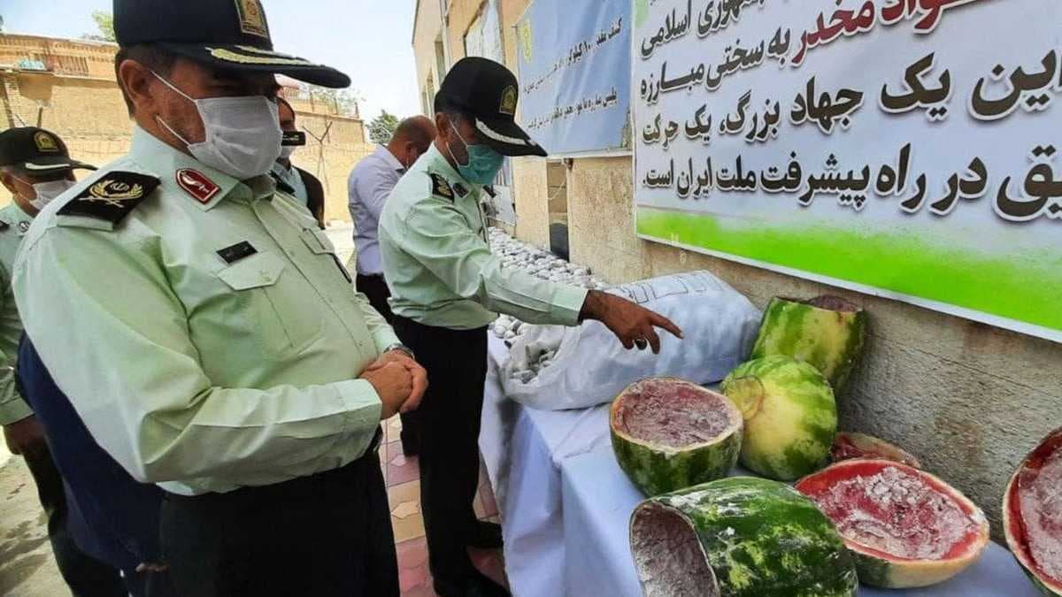 الأمن الإيراني يضبط 100 كيلوغرام من الأفيون مخبأة داخل "بطيخ أحمر"