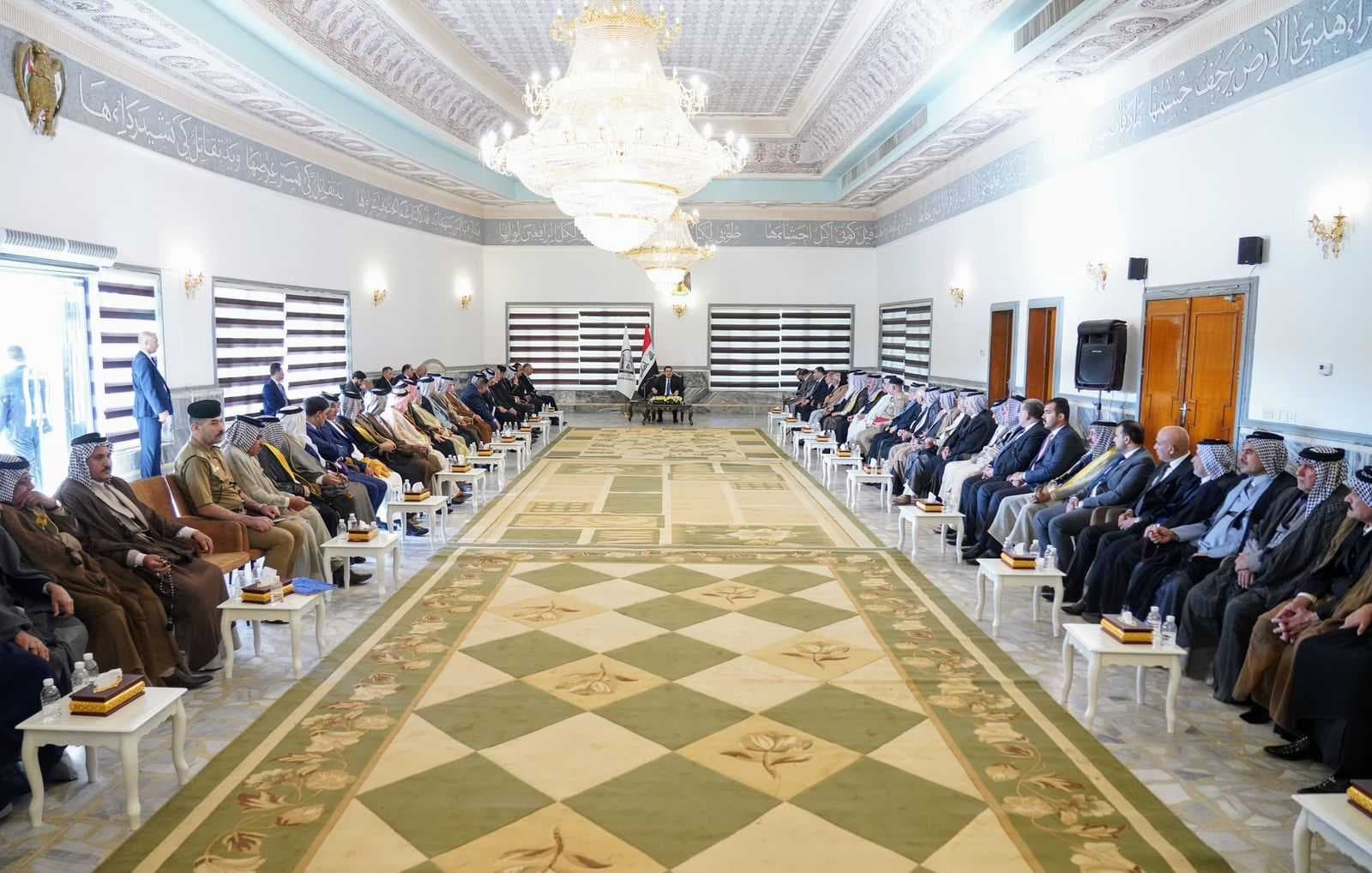السوداني يلتقي شيوخ عشائر ووجهاء بابل ضمن زيارته للمحافظة