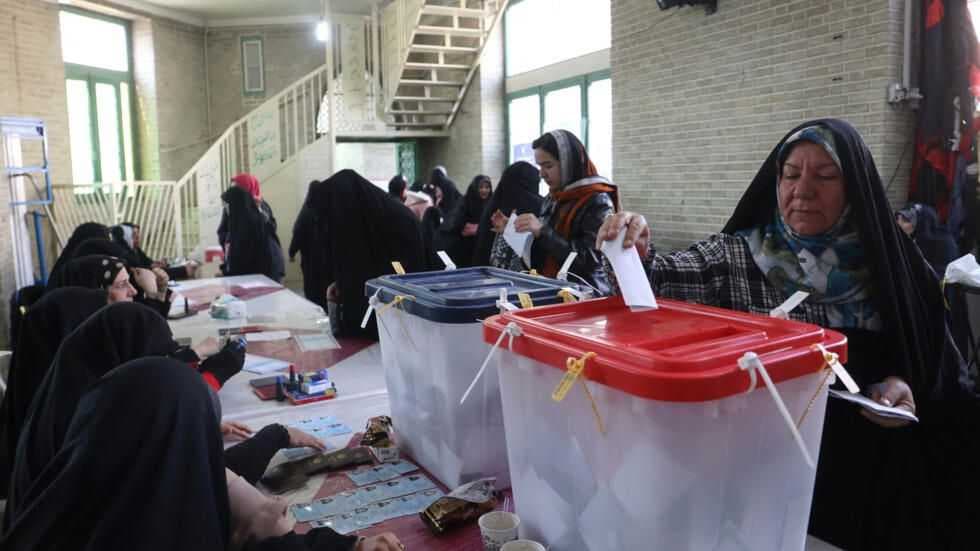 إيران تحدد موعداً اولياً لانتخابات الرئاسة