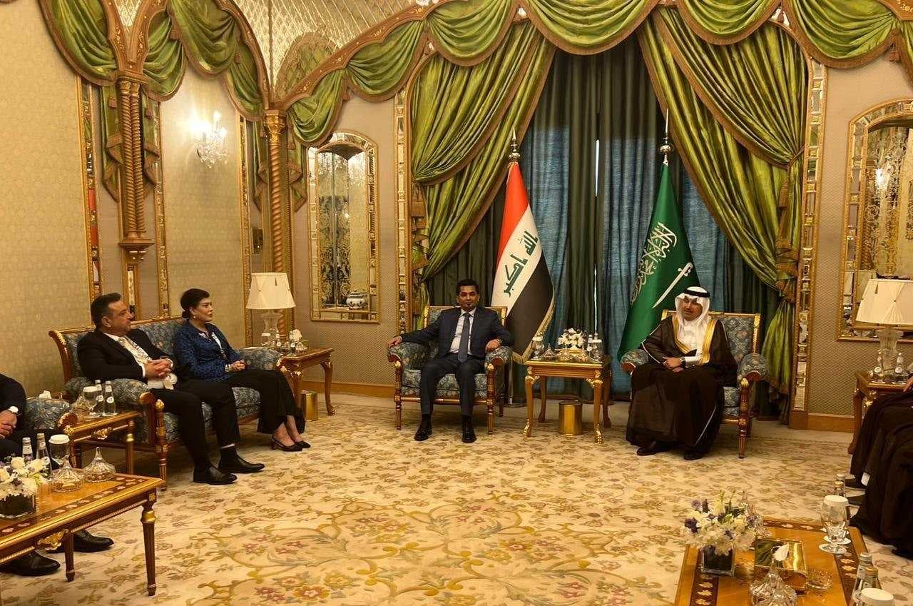 وزير النقل يتفق مع السعودية على تفعيل الخطوط المشتركة للربط الجوي