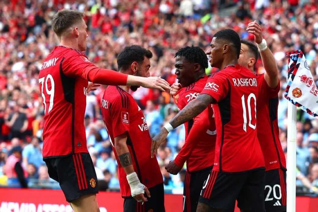 مانشستر يونايتد يتوج بكأس الاتحاد الانكليزي بفوزه على مانشستر سيتي بهدفين مقابل هدف