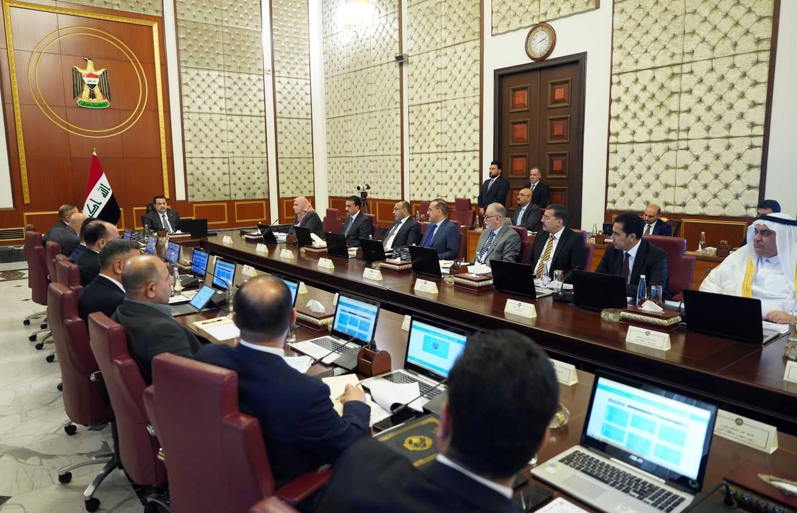 السوداني يجدد تأكيداته على العمل بروح الفريق بين الوزارات والمحافظات