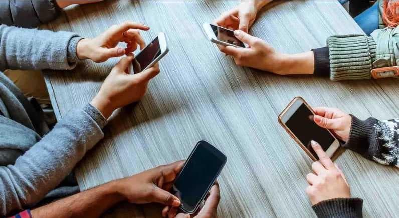اكثر من ٤٠ مليون جهاز هاتف نقال مسجل على شبكات الهواتف النقالة والانترنيت في العراق