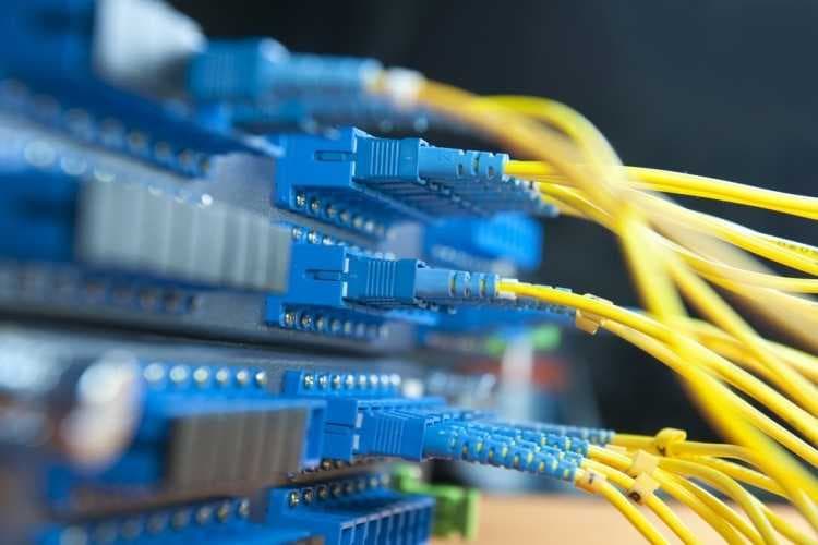 الاتصالات: حوالي 8 ملايين منزل مشترك بالانترنت في العراق