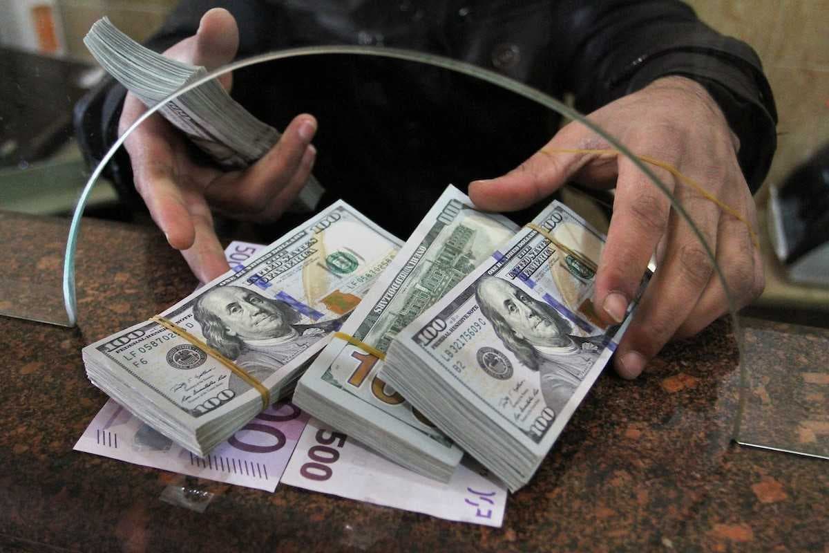 الدولار يتراجع أمام الدينار العراقي في بغداد وأربيل