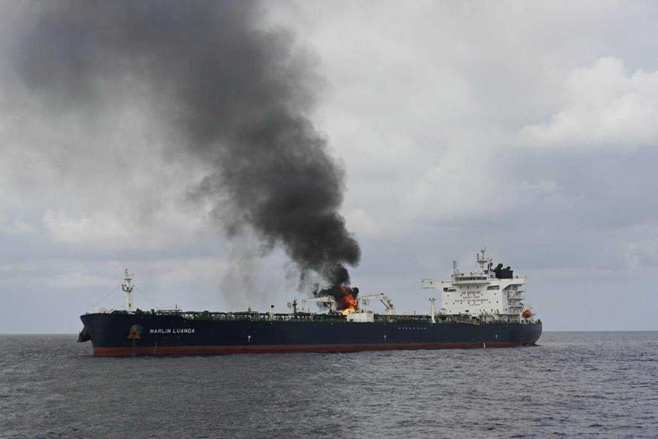 الحوثيون يعلنون استهداف ثلاث سفن جديدة