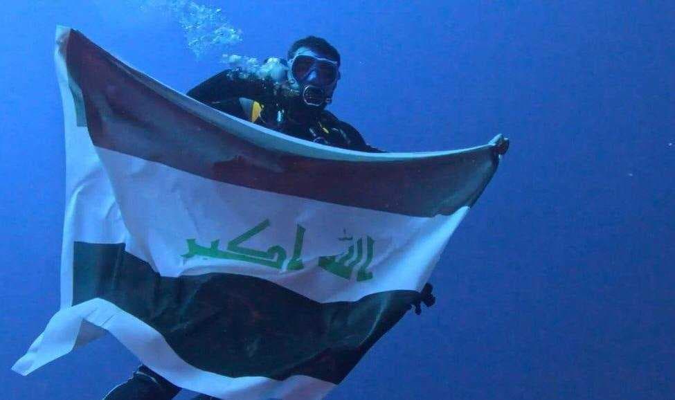 غواص عراقي يحقق إنجازًا تاريخياً في أعماق البحر الأحمر