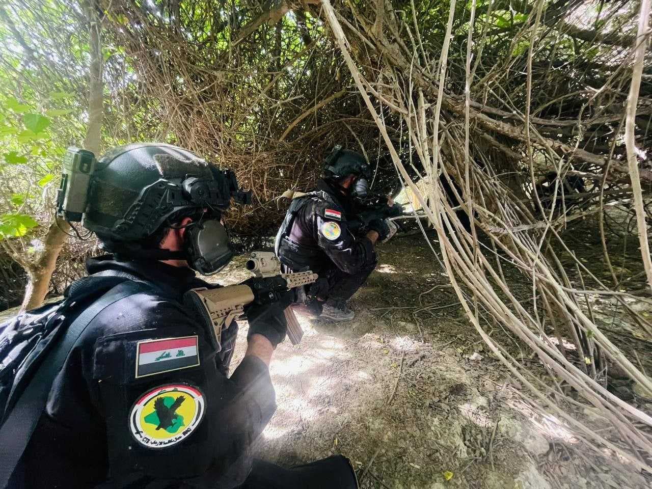 جهاز مكافحة الإرهاب يلقي القبض على إرهابيين اثنين وتاجري مخدرات في مناطق متفرقة