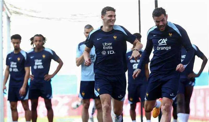 إصابة نجم فرنسا ثيو هيرنانديز قبل اليورو