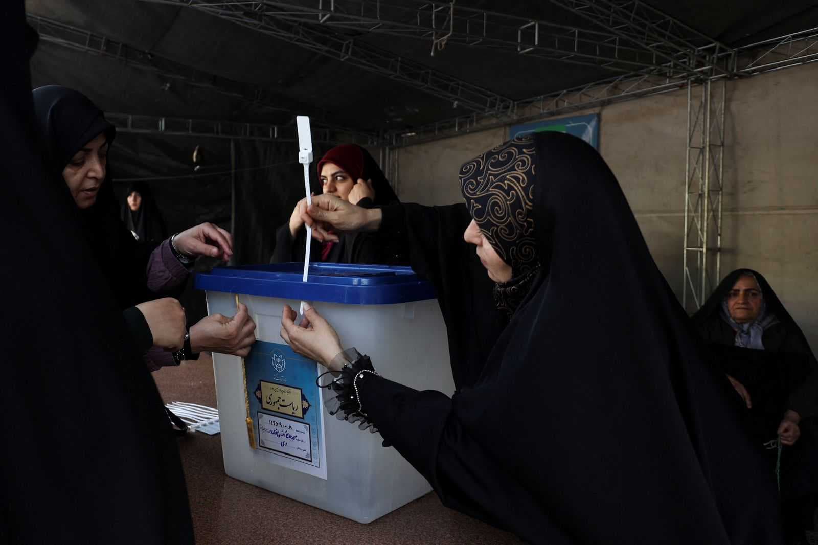 انطلاق عملية التصويت في الانتخابات الرئاسية الإيرانية