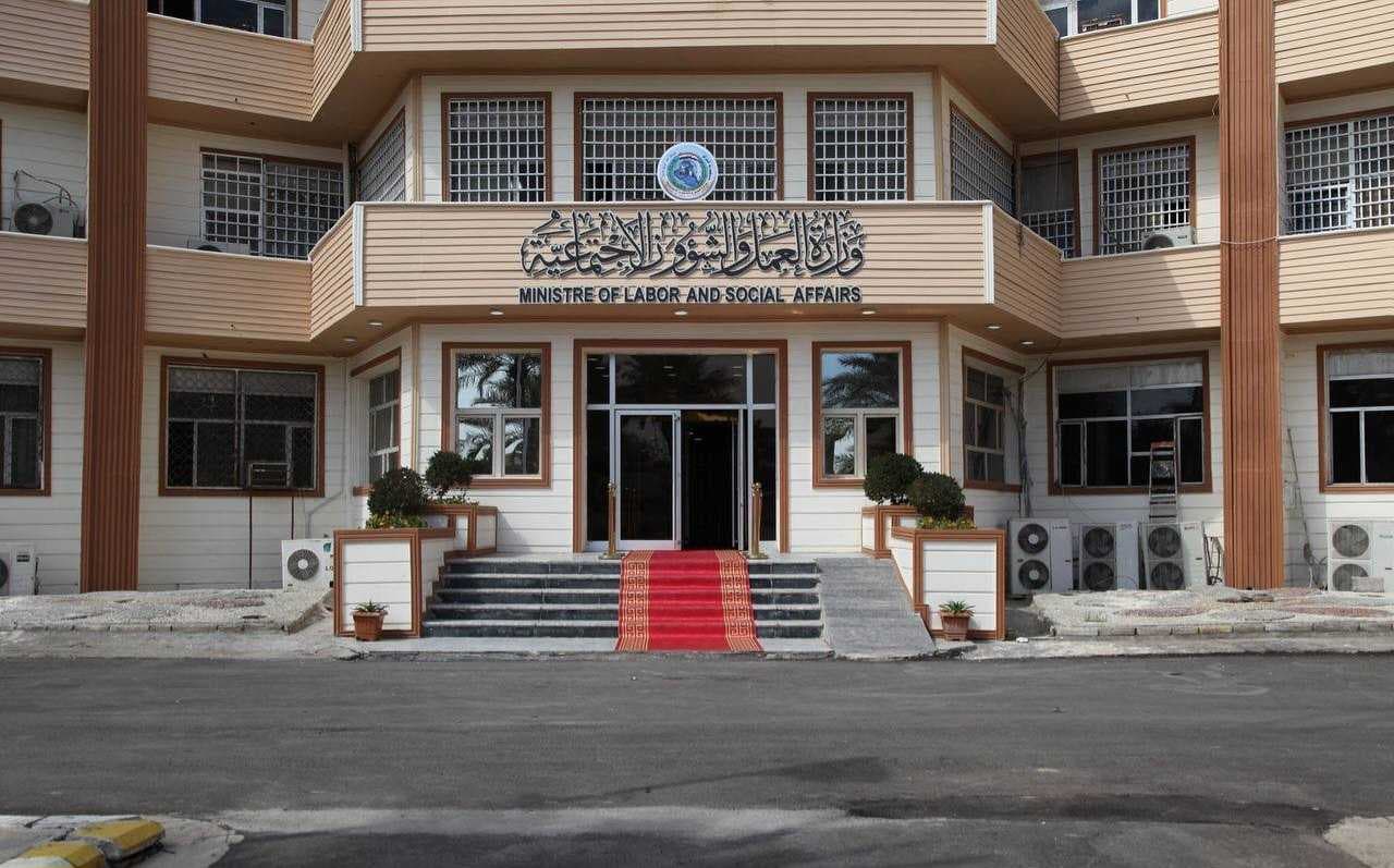 العمل: صرف راتب المعين المتفرغ مطلع الأسبوع المقبل