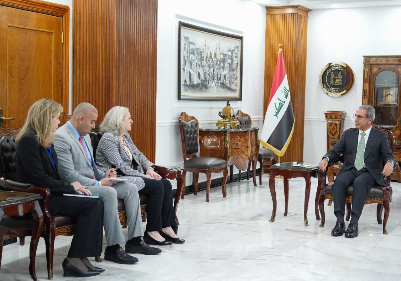 زيدان يبحث مع رومانوسكي القضايا القانونية الخاصة بتطوير التعاون بين البلدين