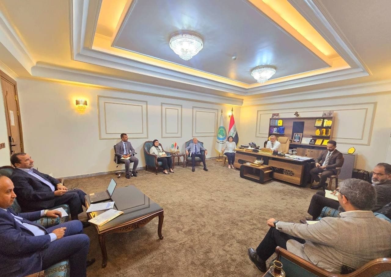 مجلس الخدمة يوجه بتوزيع حملة الشهادات والأوائل بين دوائر الدولة