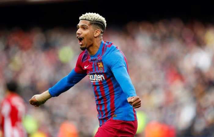 100 مليون يورو تحسم رحيل أراوخو عن برشلونة