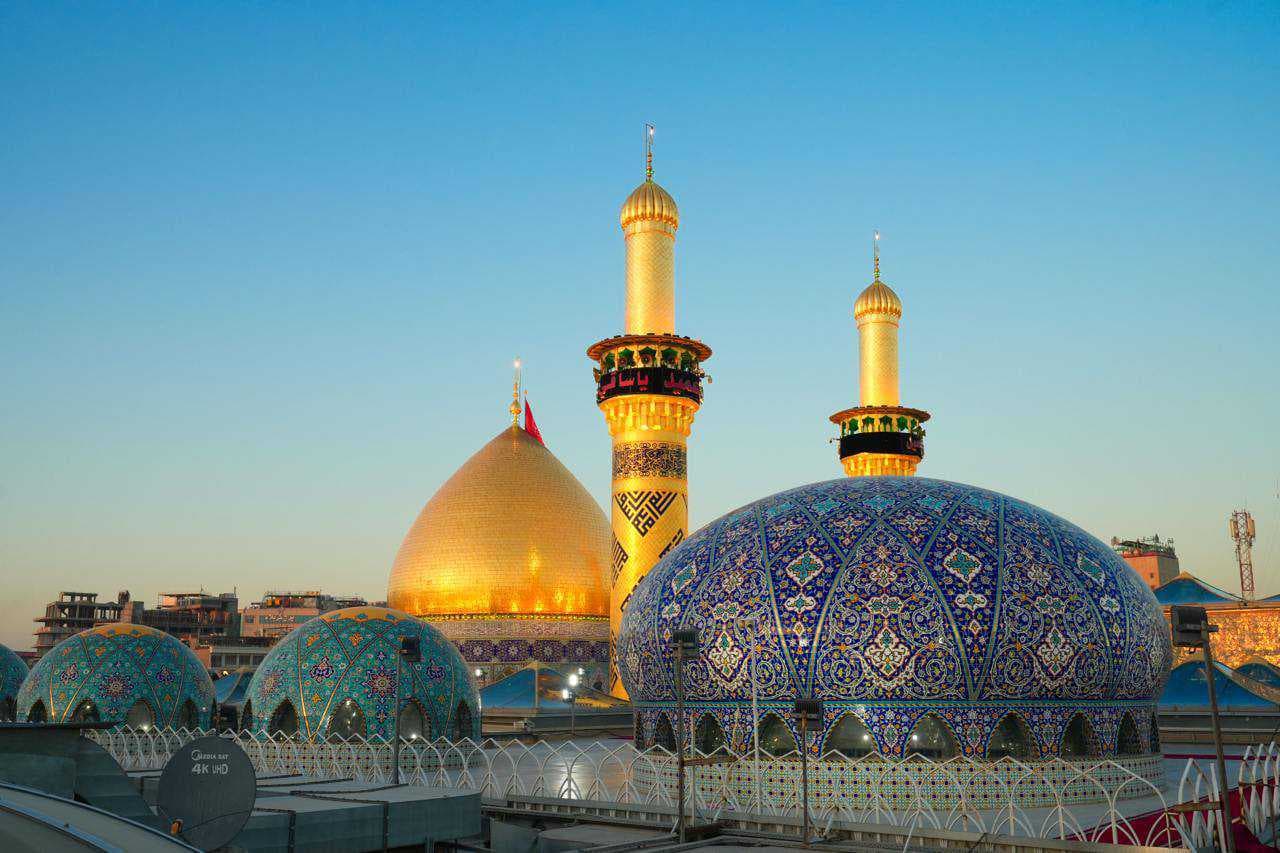 بدء مراسم تبديل الرايات في كربلاء المقدسة إيذاناً ببدء مراسم عاشوراء