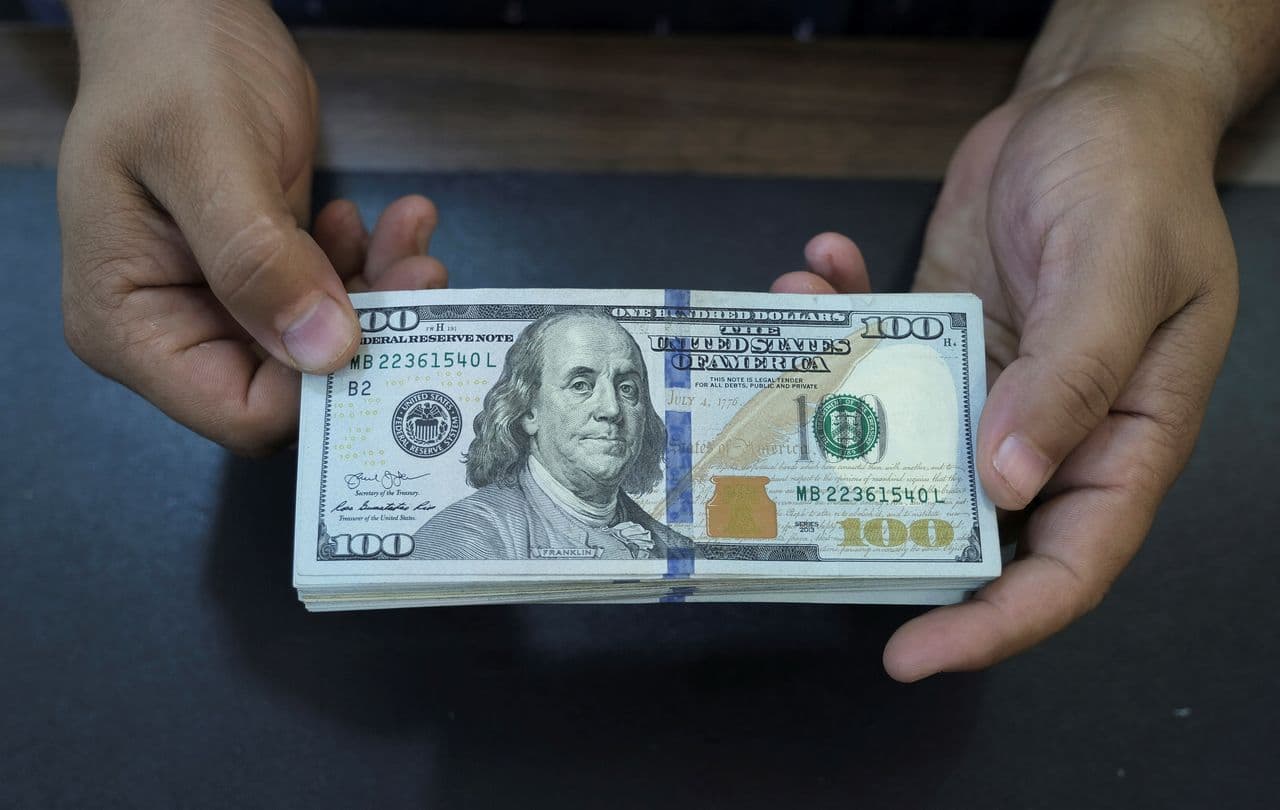 انخفاض طفيف بأسعار الدولار في أسواق بغداد وأربيل