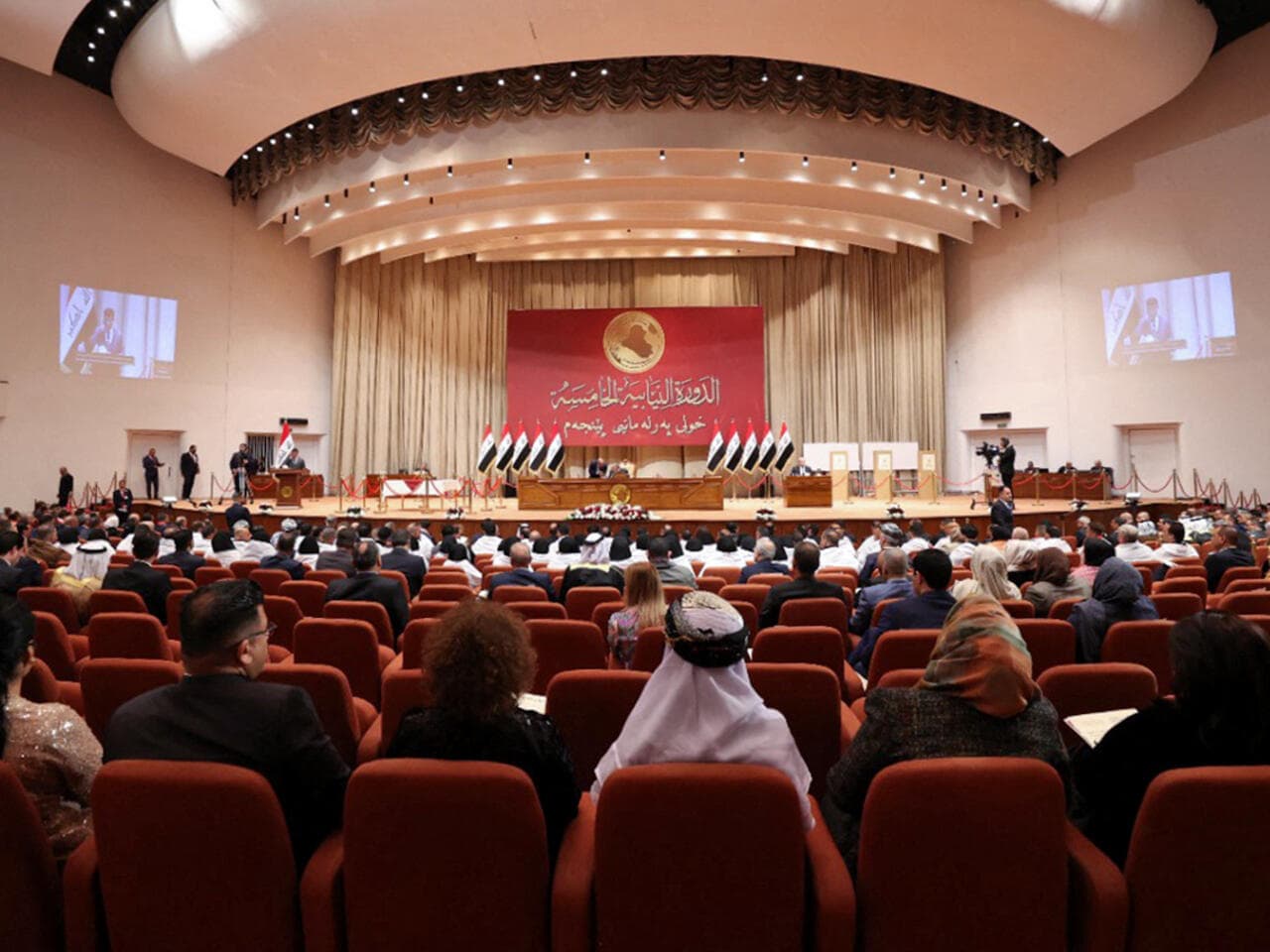 البرلمان يؤجل انعقاد جلسته نصف ساعة