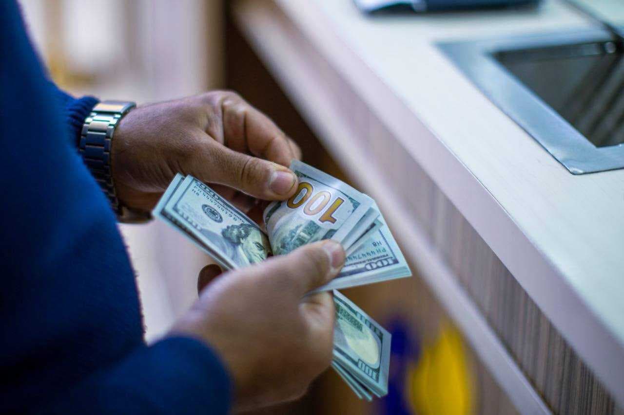 انخفاض اسعار الدولار في بغداد واربيل مع الإغلاق