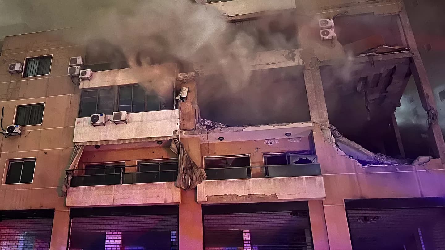 بعد استهداف الضاحية في بيروت.. الاحتلال الصهـيوني يتبنى القصف