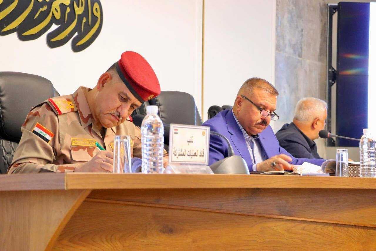 وزير الداخلية يبحث الخطط الأمنية للزيارة الأربعينية مع قيادة العمليات المشتركة