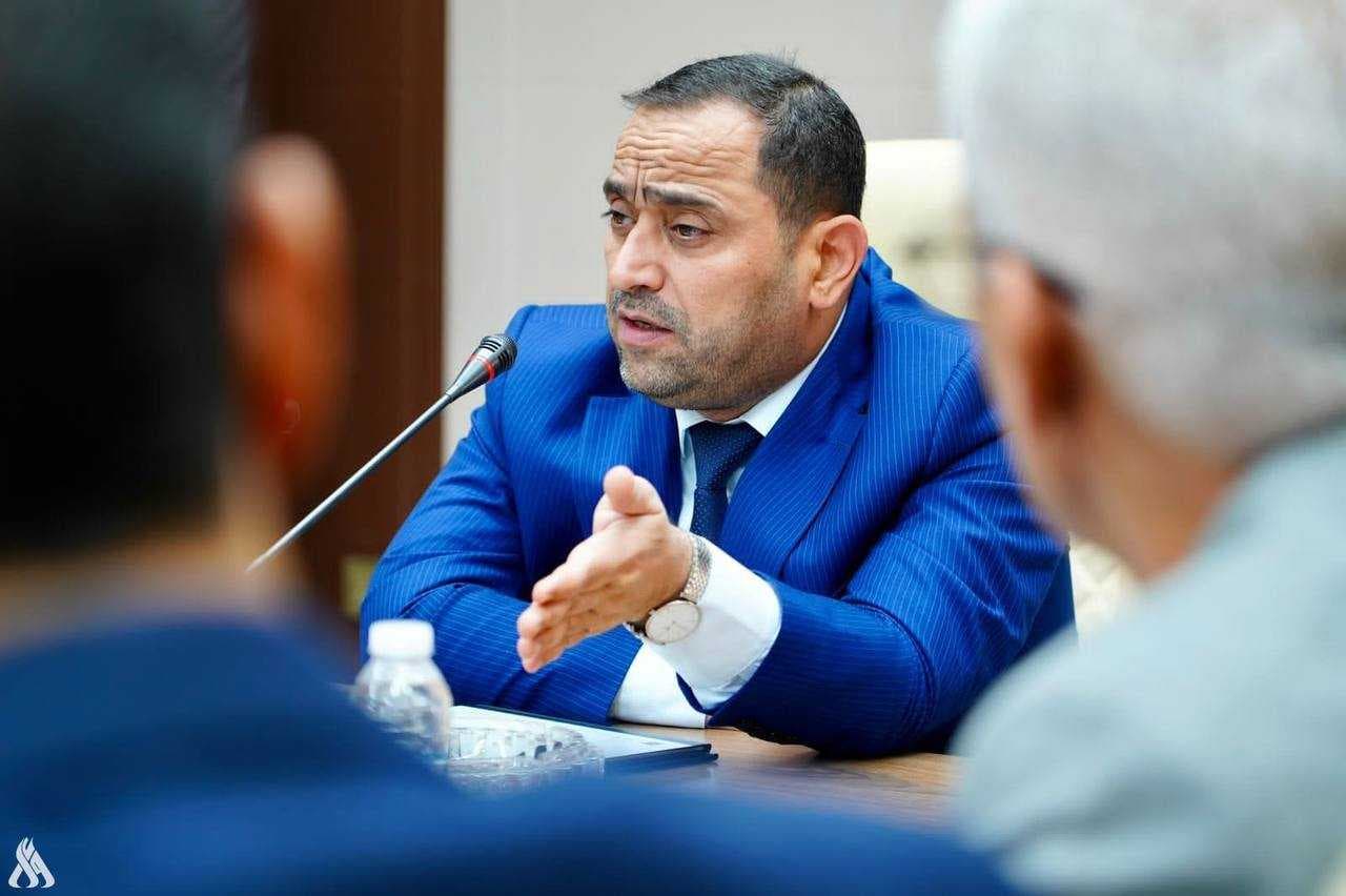 وزير الكهرباء يوجه بدعم استقرار الطاقة في أحياء النجف الشعبية
