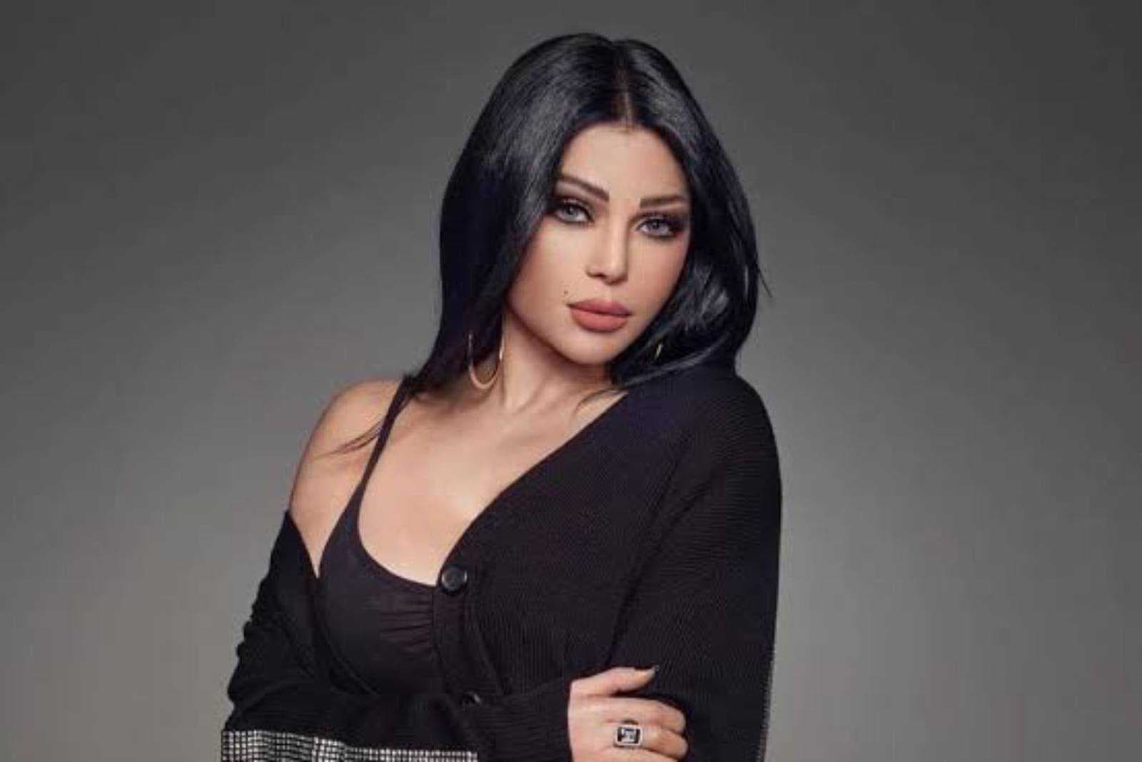 منع هيفاء وهبي من التمثيل والغناء في مصر