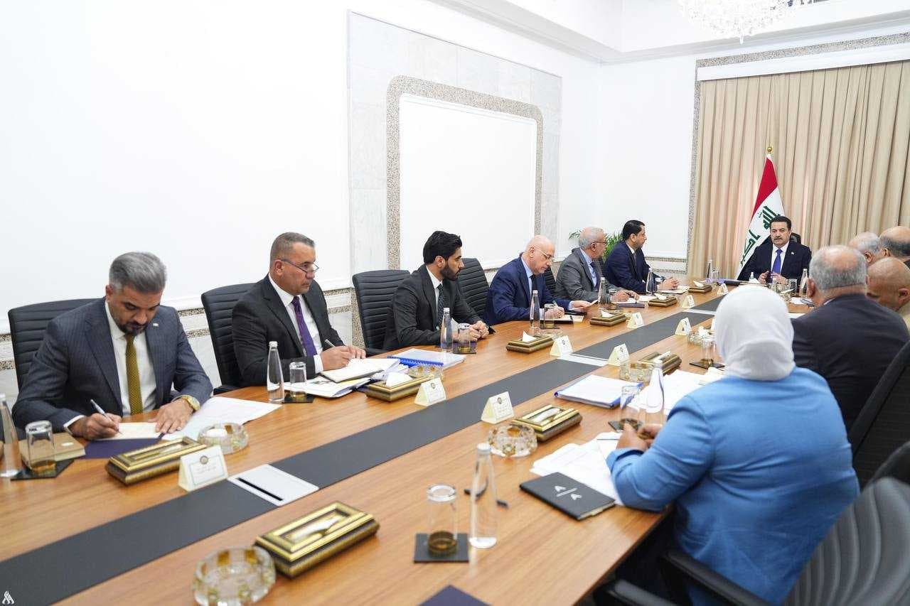 رئيس الوزراء يؤكد متابعته ودعمه المباشر لجميع مشاريع المطارات في المحافظات
