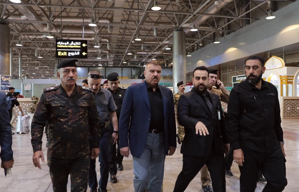 الشمري يتابع إجراءات استقبال زائري الأربعينية في مطار النجف الأشرف