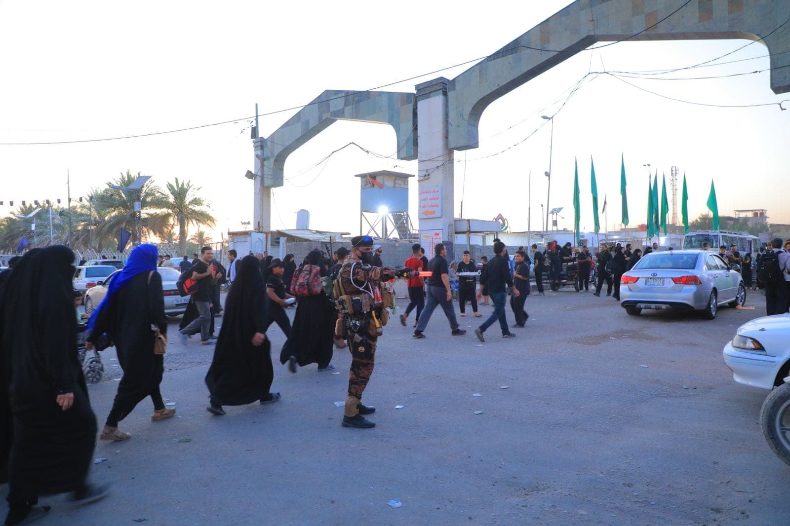 القبض على 15 متهماً استغلوا زيارة الأربعين لرفع الأسعار في النجف الأشرف