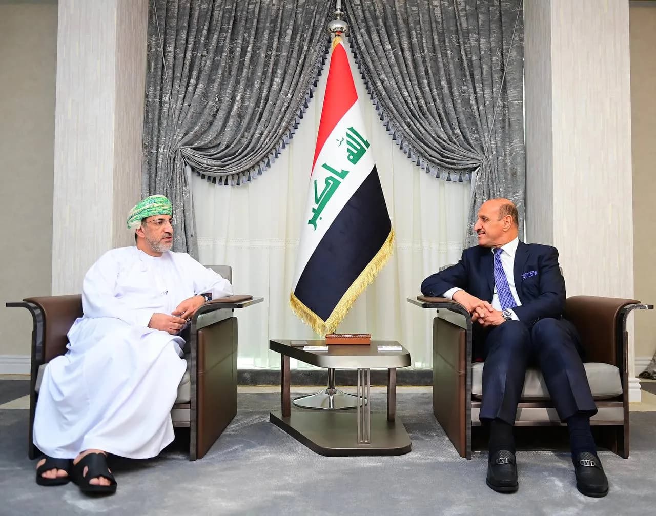 العراق وعمان يناقشان إجراءات إقامة مباراة منتخبيهما في البصرة بتصفيات المونديال