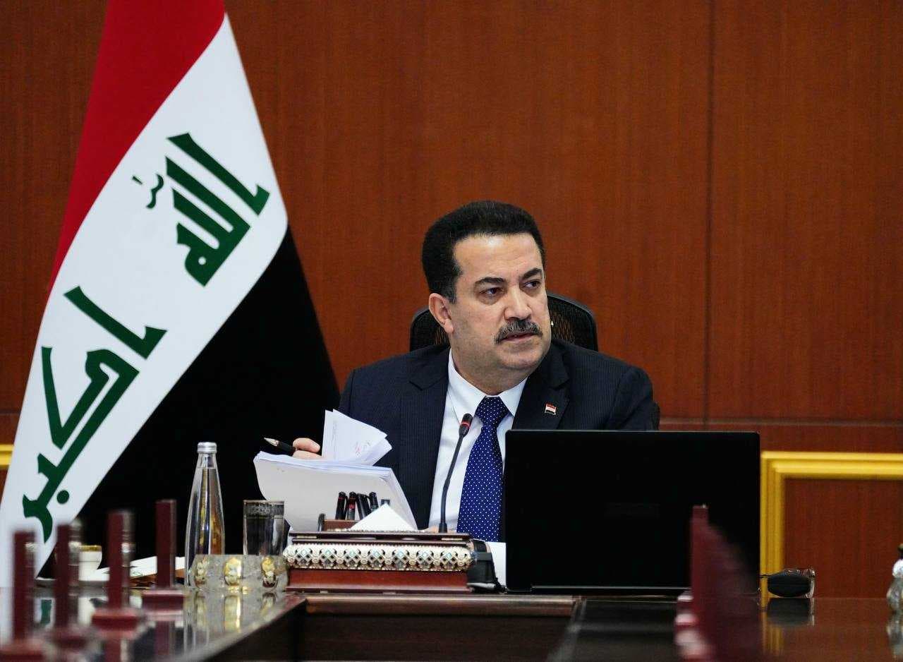 رئيس الوزراء يرعى مراسم توقيع 3 عقود لمشاريع صناعية