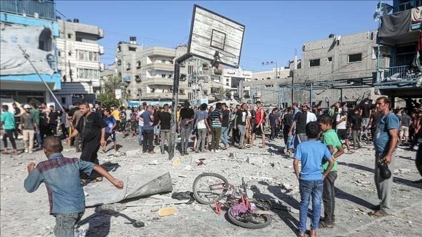 استشهاد 10 فلسطينيين بينهم أطفال ونساء وإصابة العشرات بقصف جوي للكيان الصهيوني