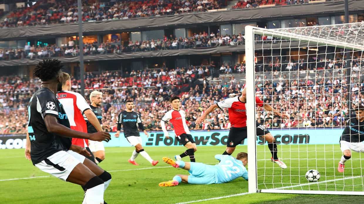 ليفركوزن يكتسح فاينورد برباعية في بداية مشواره بدوري أبطال أوروبا