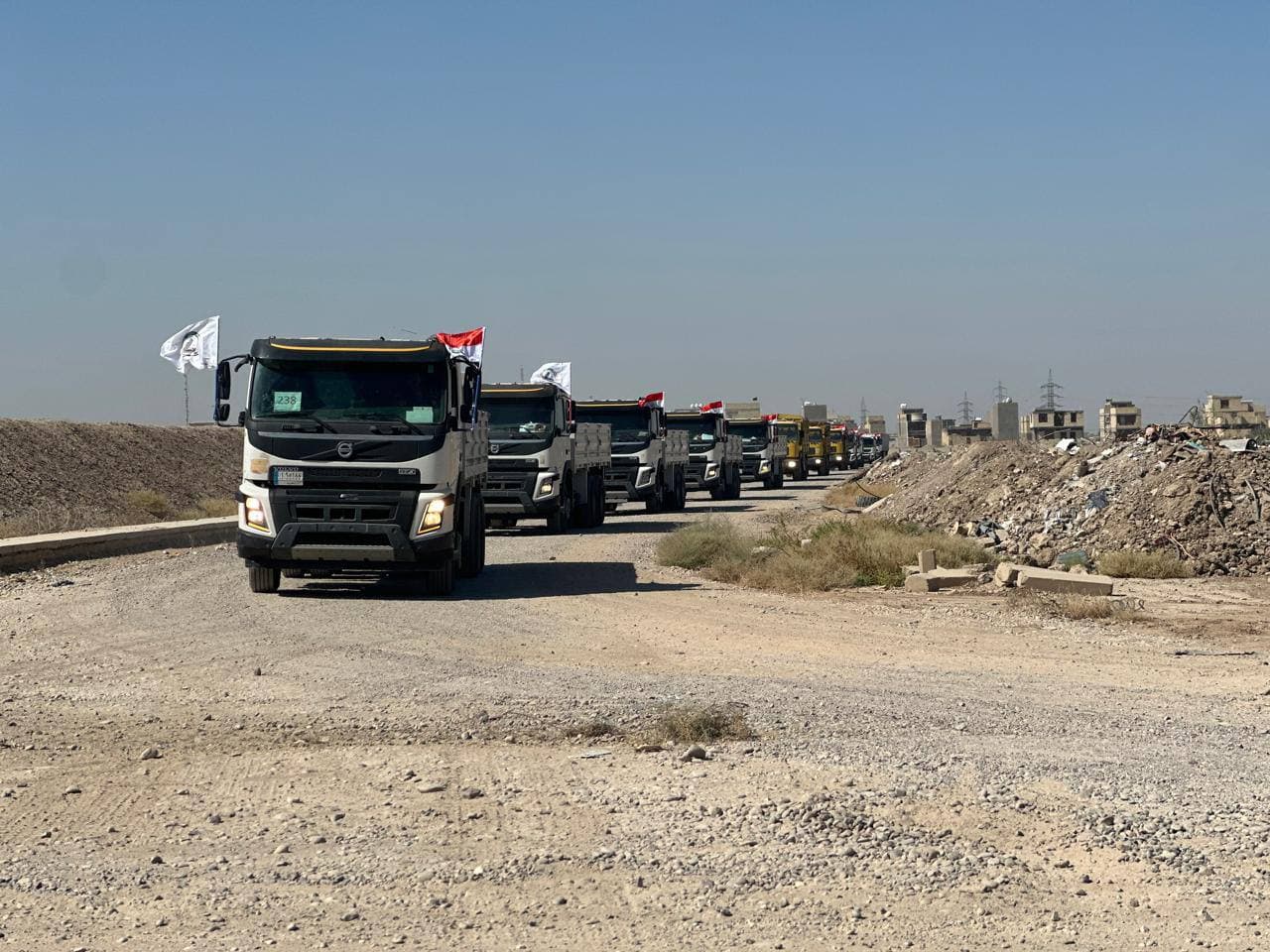 الحشد يعلن جهوزيته لتسيير اول قافلة اغاثية برا الى لبنان