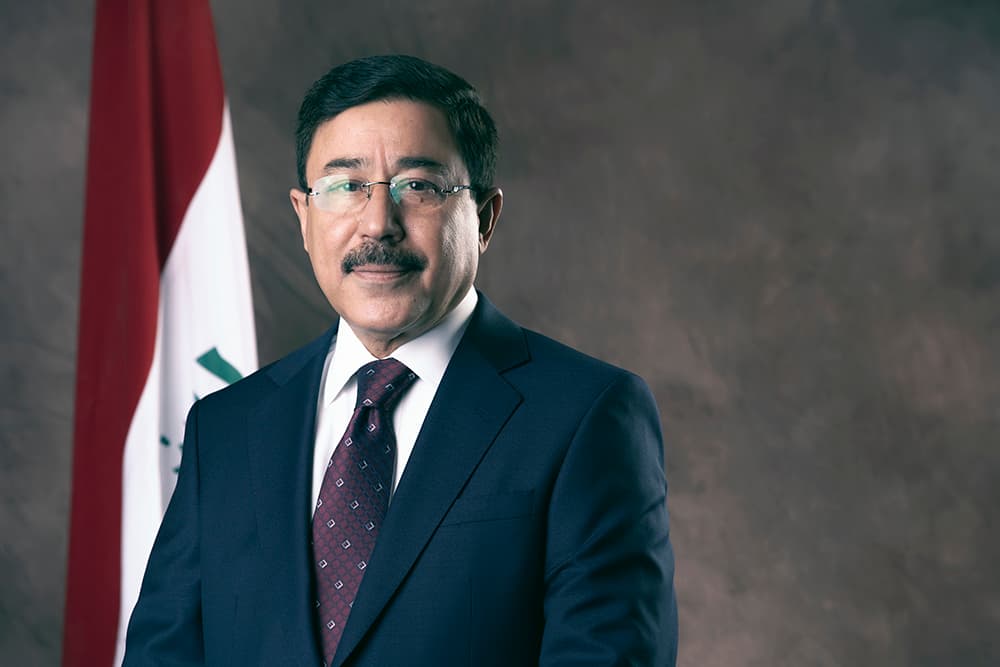 محافظ البنك المركزي يعلن قرب اعتماد الهاتف في إنجاز العمليات المصرفية بالبنوك الرقمية