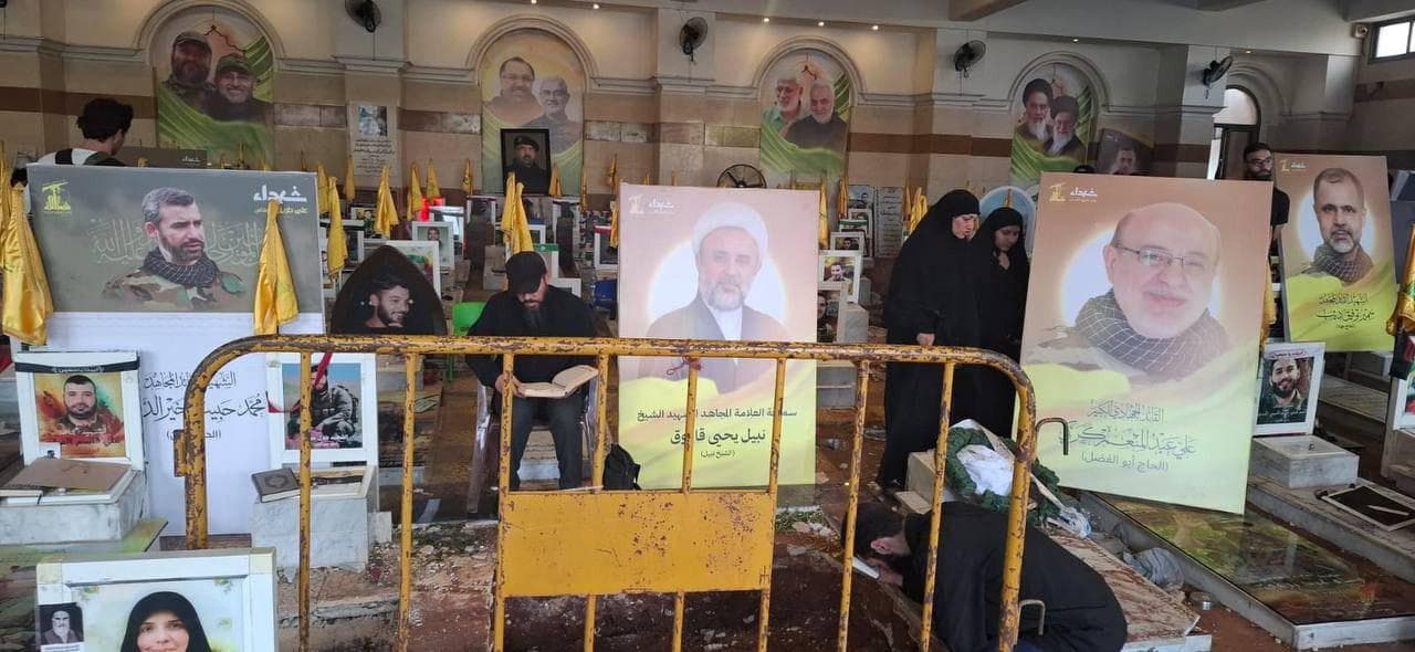 باستثناء السيد نصر الله.. حزب الله يدفن قياداته الذين استشهدوا بضربة صهيونية ببيروت