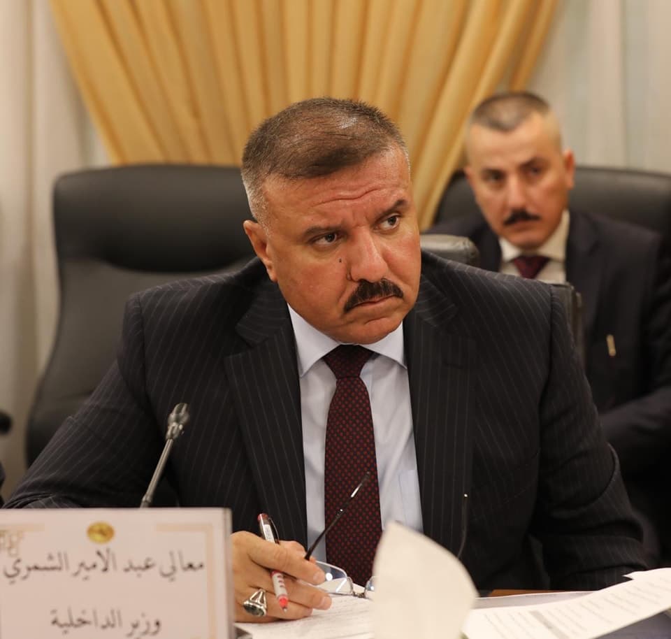 وزير الداخلية يصدر جملة توصيات مهمة خلال زيارته لكلية الشرطة