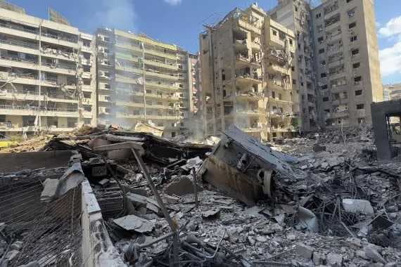 مع استمرار حرب غزة ،، غارات على بيروت وترقب لرد الاحتلال على صواريخ إيران