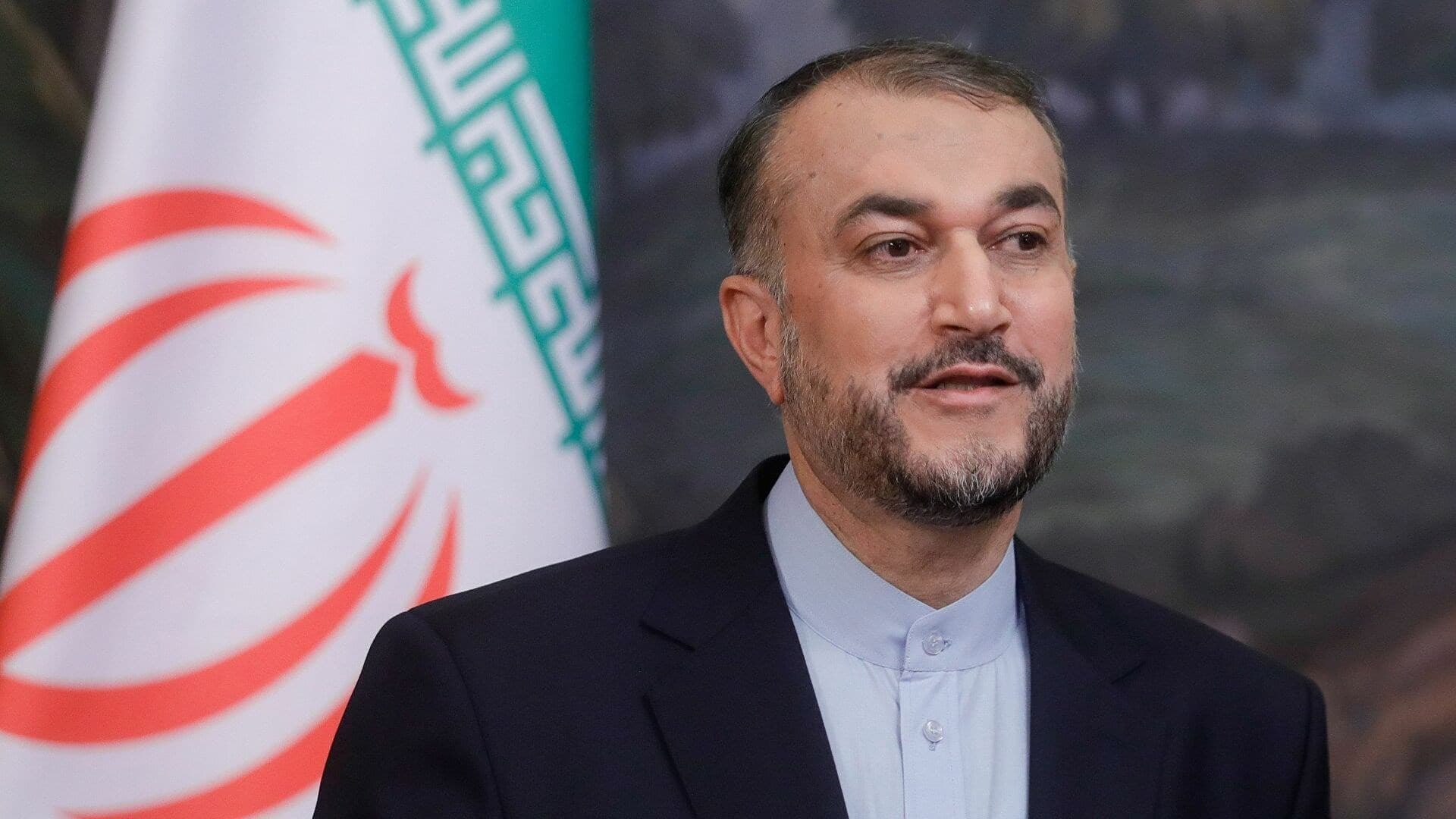 وزير الخارجية الإيراني يصل بيروت لتقديم المساعدات الانسانية والاغاثية