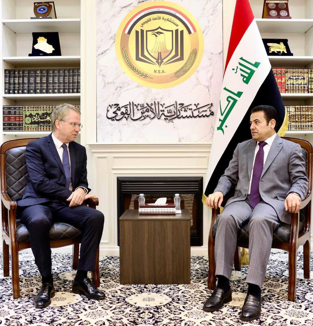 مستشار الأمن القومي يلتقي السفير الفرنسي في بغداد ويحذر من خطورة توسع رقعة الحرب