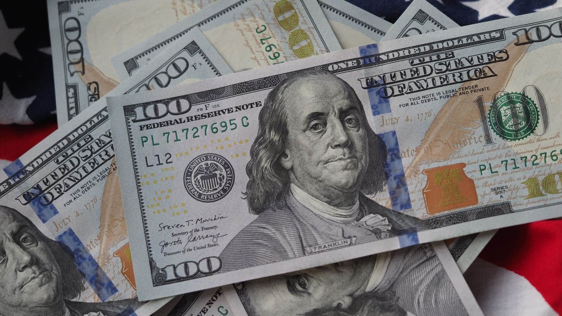 استقرار أسعار الدولار في بغداد وارتفاع طفيف في أربيل