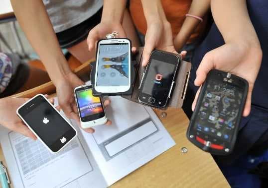 وزير التربية يوجه بمنع التصوير داخل المدارس