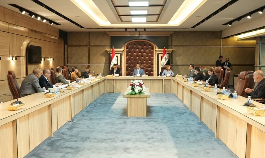 المالية النيابية: رئيس الوزراء لديه إرادة حقيقية لتعزيز الإيرادات غير النفطية